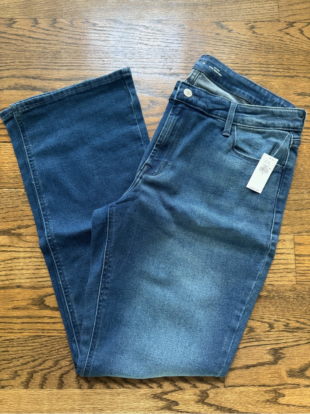 NWT Old Navy WOW Mid-Rise Boot-Cut Jeans Size 14 Medium Wash